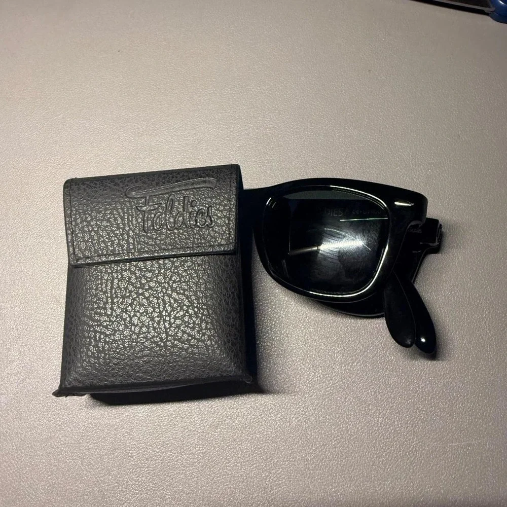 Foldies Folding Classics Polarized Sunglasses Black UV400 Wayfarer with Case